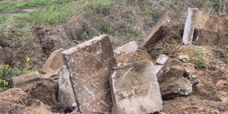 Betonowe bloki przy torach w Jedlance wreszcie znikają 1 EAttachments977097440a7817374d9fa80ec01c9d87e9247cc xl