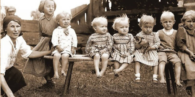 Zdjęcia znalezione pod podłogą. "Ciekawy czas" na zamojskiej wystawie 1 EAttachments9772553d60506b431a5177397b74cb9dbe4f31c xl