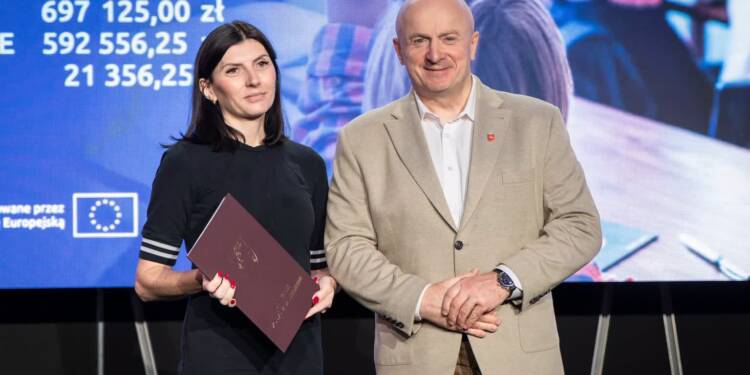 "To wyrównywanie szans". Miliony dla szkół z Lubelskiego na naukę angielskiego 1 EAttachments97766208c5f838cfc88c1a9fc6fe7ae9fbda070 xl