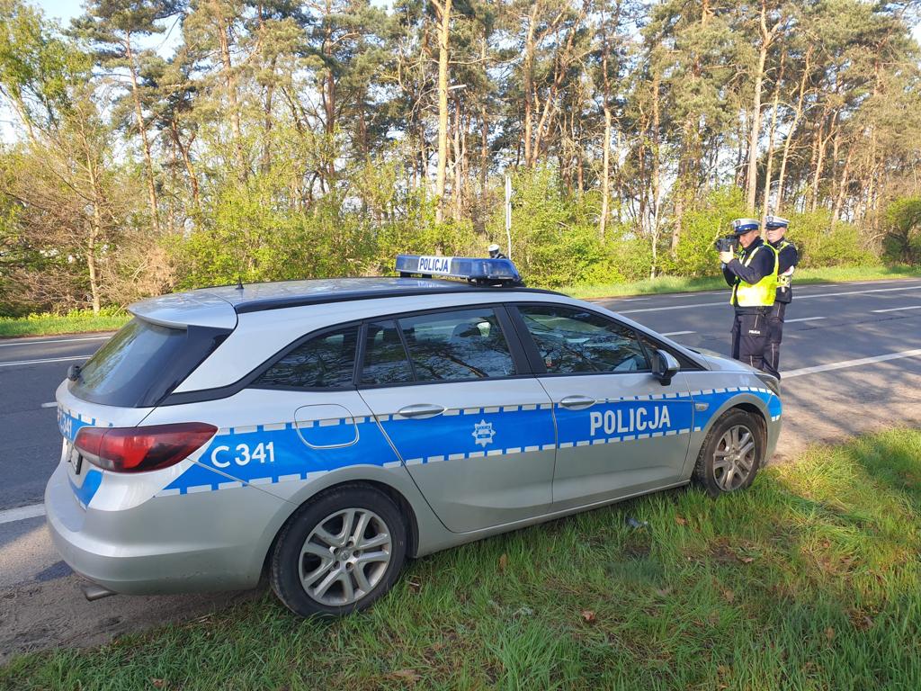 Potrącił policjanta i uciekł. realizowane są poszukiwania sprawcy