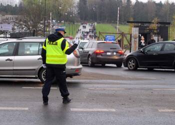 Ruch przed dniem Wszystkich Świętych. Wzmożone kontrole policji w pobliżu nekropolii 3 EAttachments75048043e82af6eb0f6e278d00798c35b65f8c3