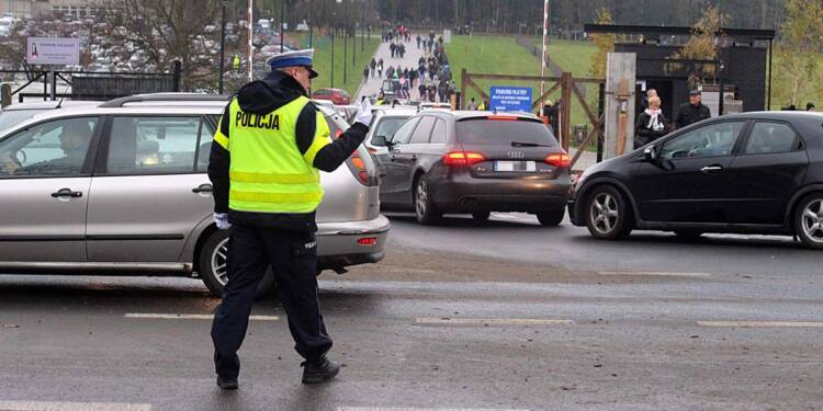 Ruch przed dniem Wszystkich Świętych. Wzmożone kontrole policji w pobliżu nekropolii 1 EAttachments75048043e82af6eb0f6e278d00798c35b65f8c3