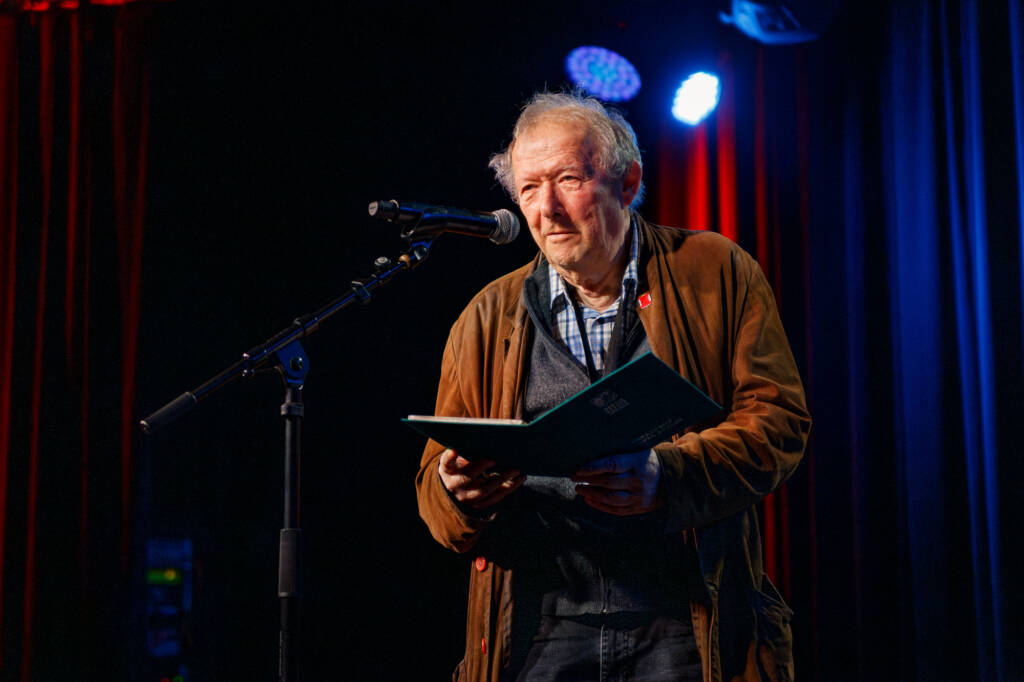 Adam Michnik z nagrodą Giedroycia 1 EAttachments9396767176bf6ff5c5956ef57025580aec6e95c