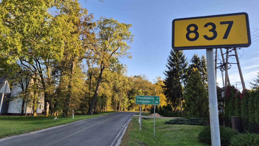 Droga wojewódzka w fatalnym stanie. Mieszkańcy czekają na remont od lat 2 EAttachments9784660ae9b556ca55fef28063e1644454d6d4a