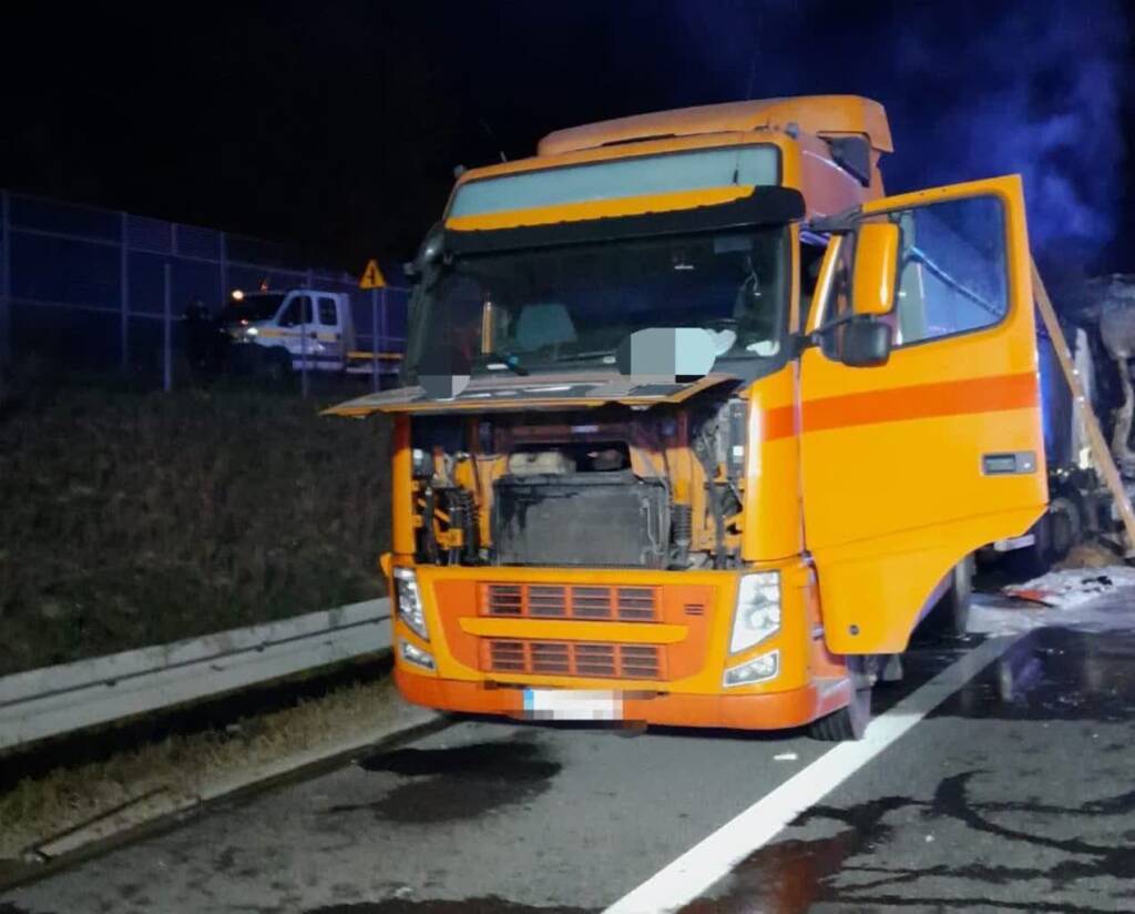 Tragiczny wypadek na S12 pod Lublinem. Nie żyje kierowca ciężarówki 1 EAttachments978649140d87a106696c2bc5f416d9271b9d507 xl