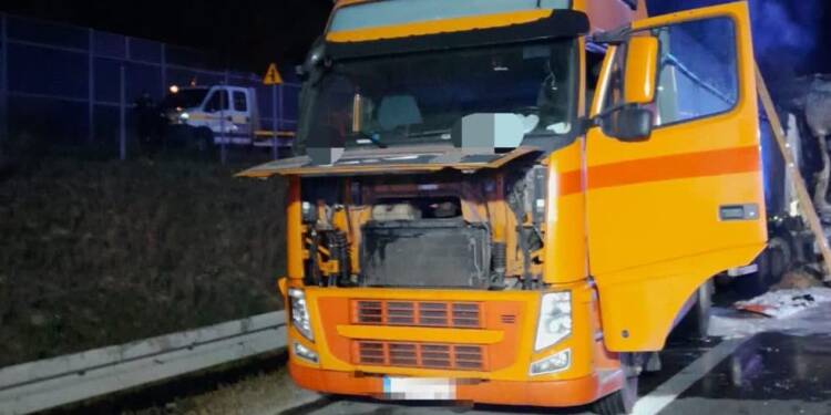 Tragiczny wypadek na S12 pod Lublinem. Nie żyje kierowca ciężarówki 1 EAttachments978649140d87a106696c2bc5f416d9271b9d507 xl