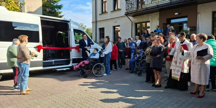 Nowy pojazd dla uczestników warsztatu terapii zajęciowej w Zamościu 1 EAttachments97927668698844d59ca960699d97c5440408f1f xl