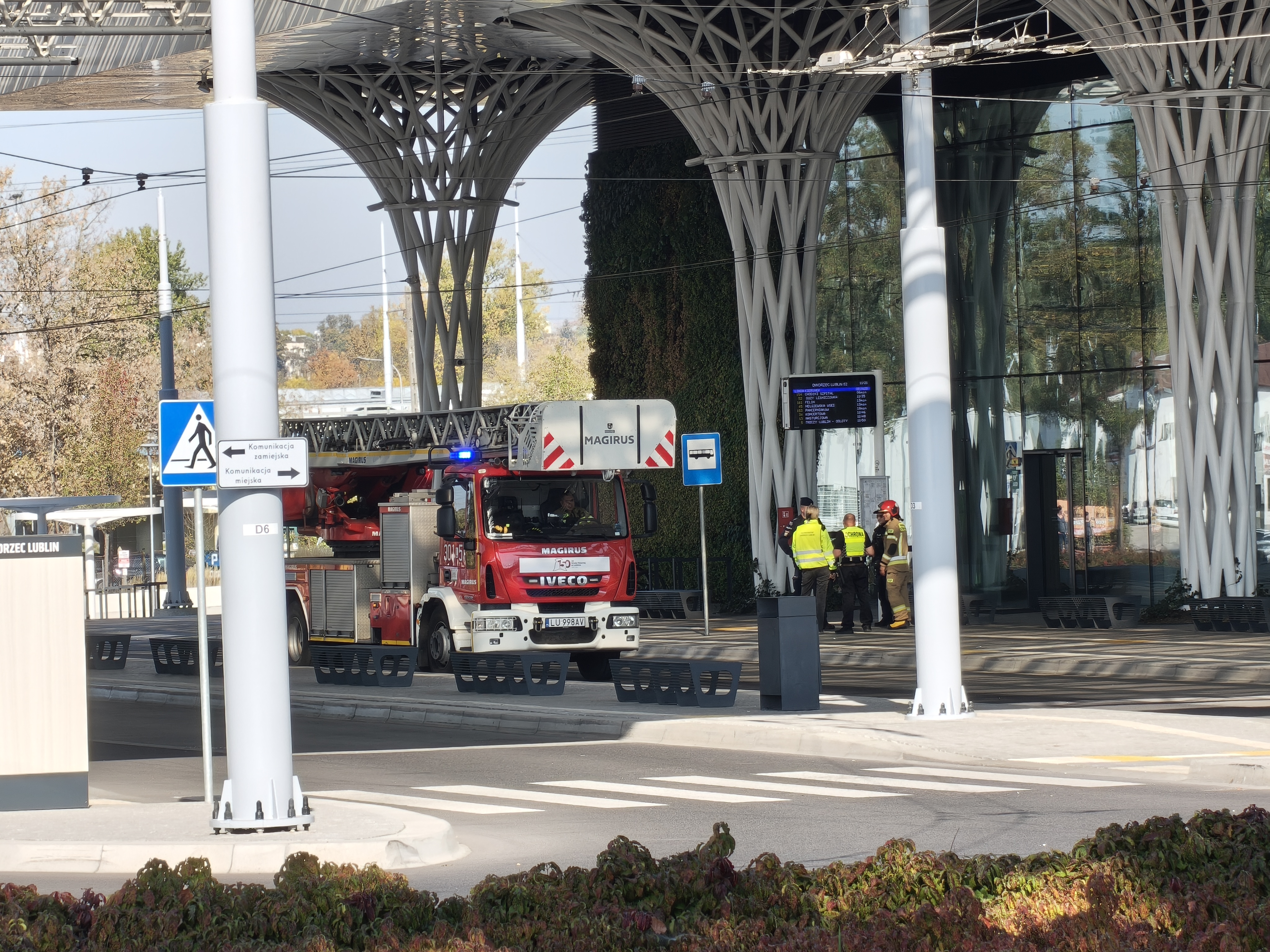 Fałszywe alarmy bombowe w Lublinie. 10 placówek zdecydowało o ewakuacji