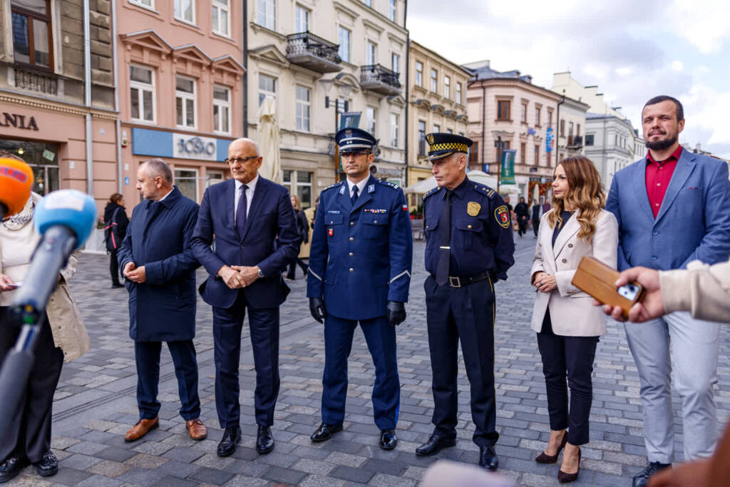 Bezpieczeństwo w lubelskich szkołach pod lupą. Dodatkowe procedury i policyjne kontrole 1 EAttachments97991628b39d1f70203a3cd6d0b76765de0cfb1 xl