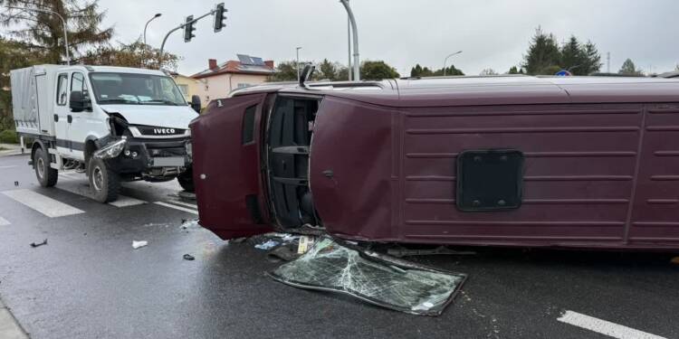 Zderzenie dwóch busów w Janowie Lubelskim. Dzieci i opiekunka w szpitalu 1 EAttachments9809401a979d2a167f625701a7ea62f110af0c1 xl