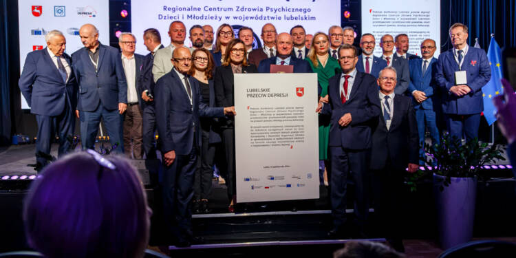 Lubelscy samorządowcy podpisali deklarację "Lubelskie przeciw depresji" 1 EAttachments98103084832beaa9b437d5732c82d3a7fb01645 xl