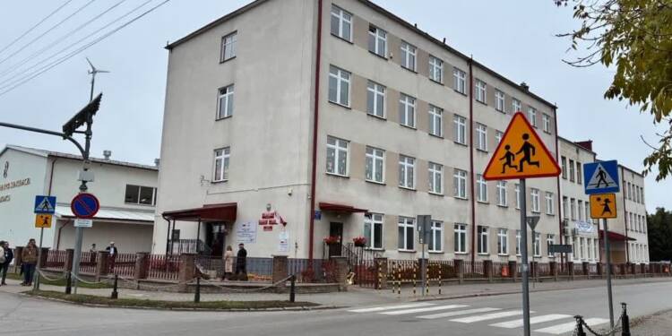 Absolwenci wracają do szkolnych wspomnień. 75 lat liceum w Grabowcu 1 EAttachments9813545533512ea880f94ef212cc540812f2f51 xl