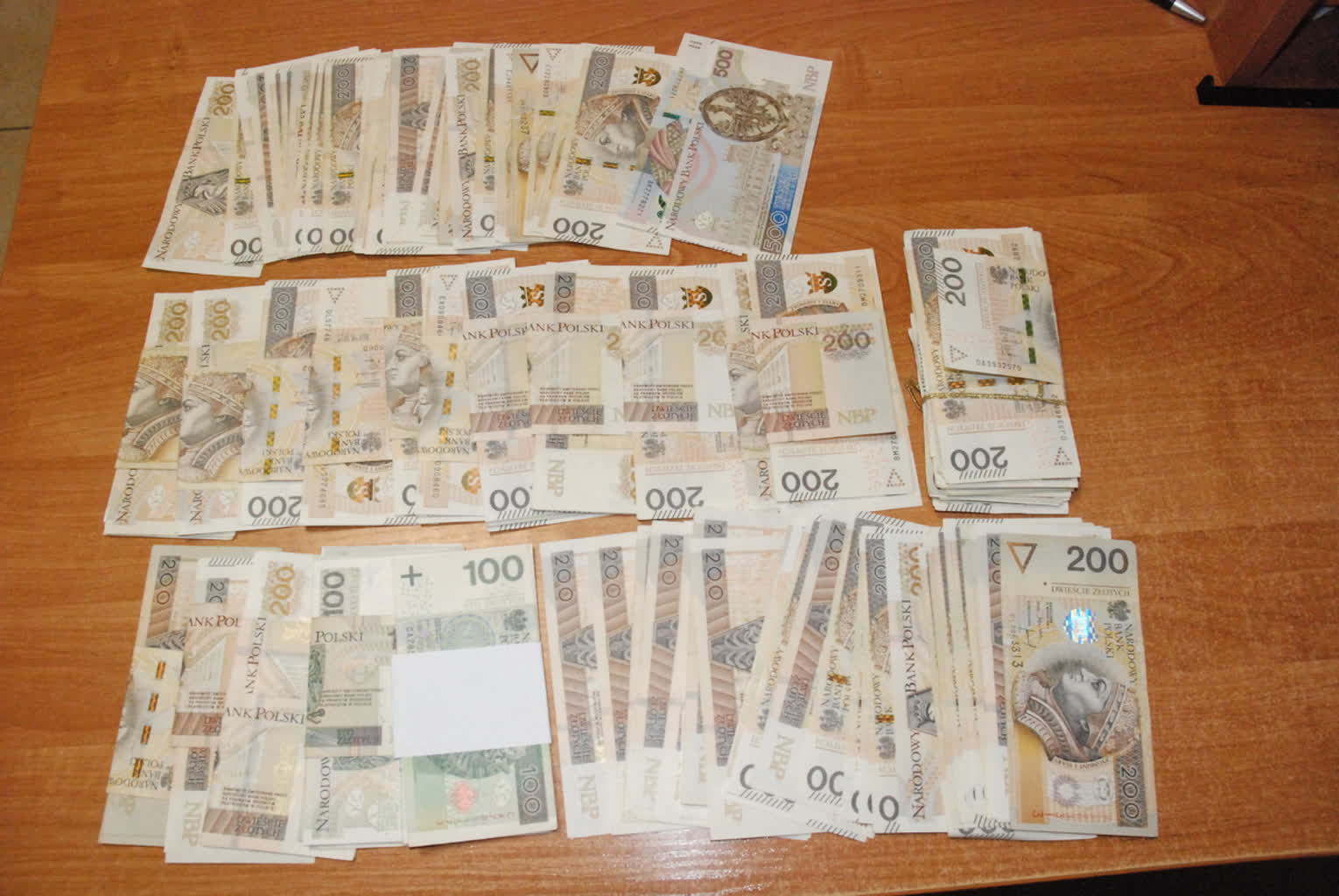 Udawał adwokata i wyłudził pieniądze od seniorki. 25-latek zatrzymany 2 350-299999_g.jpg