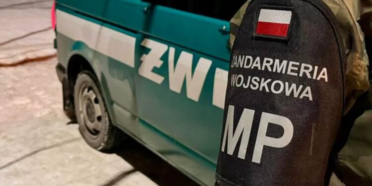 Niezidentyfikowany obiekt spadł na posesję. Służby na miejscu 1 EAttachments9821657f6b9594b61cba24686bb93db616b2cee xl
