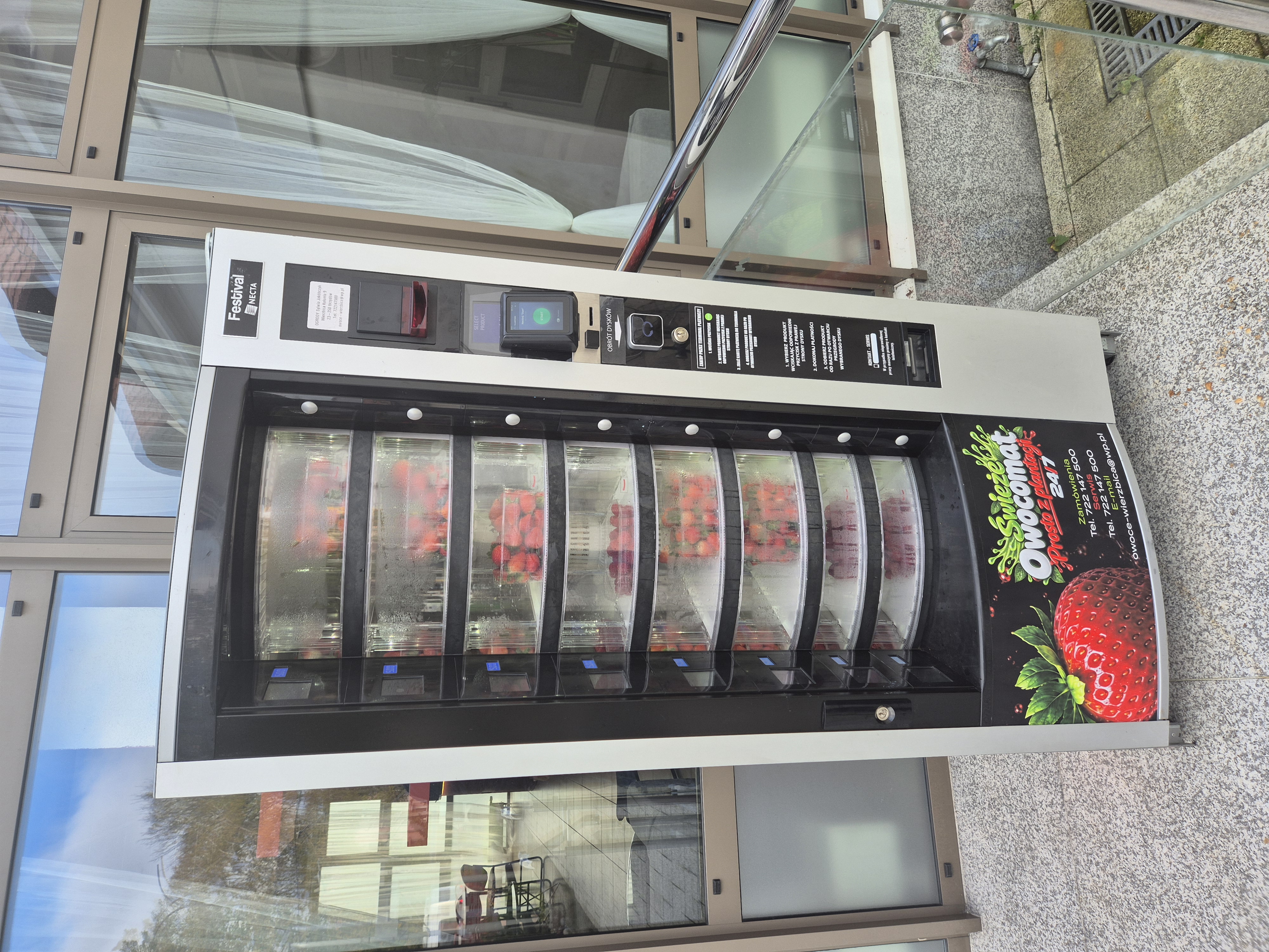 Owoce z automatu. Urządzenie stanęło w centrum miasta