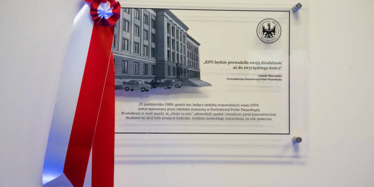 Odłonięcie tablicy pamiątkowej w Collegium Novum Uniwersytetu Medycznego 1 EAttachments982620261431f5f9df1aa03a39ef2f3f47e5654 xl