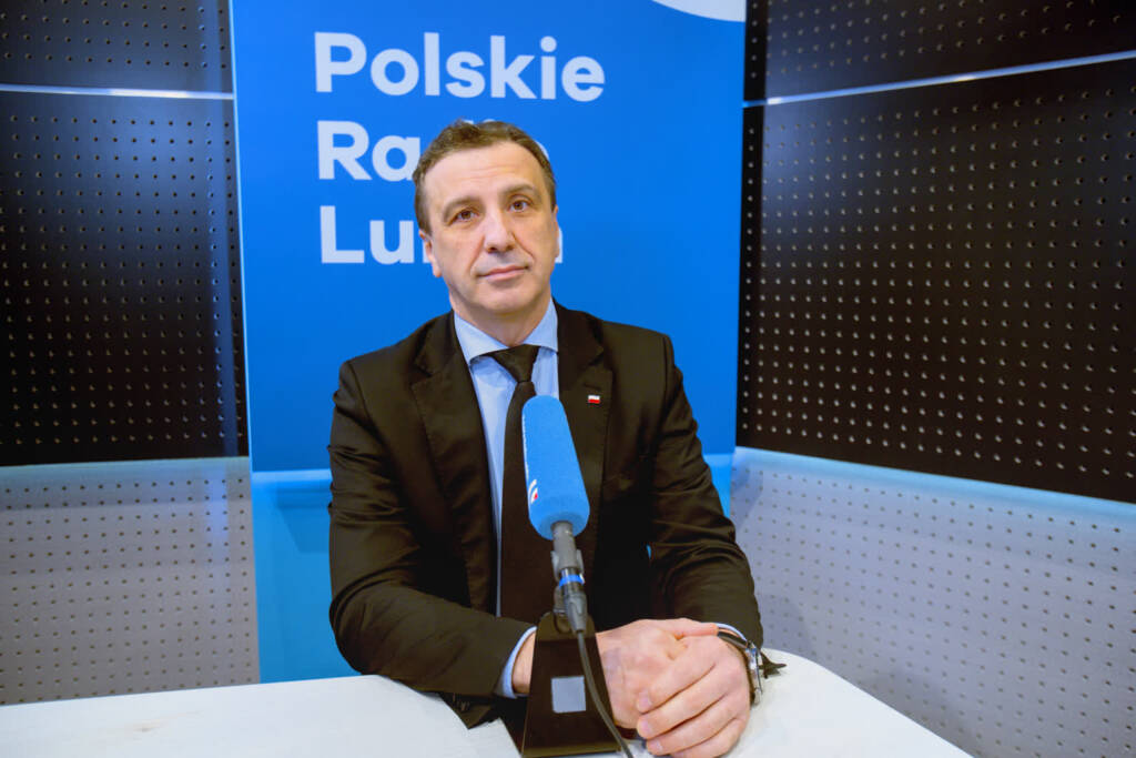 28.10.2026 Czy na pewno? - Poseł Sachajko ma inteligentne okulary z prompterem. Czy to bezpieczne? 1 EAttachments983393368ac0e6b25d2b9dcba2ba49f4bacabe6 xl