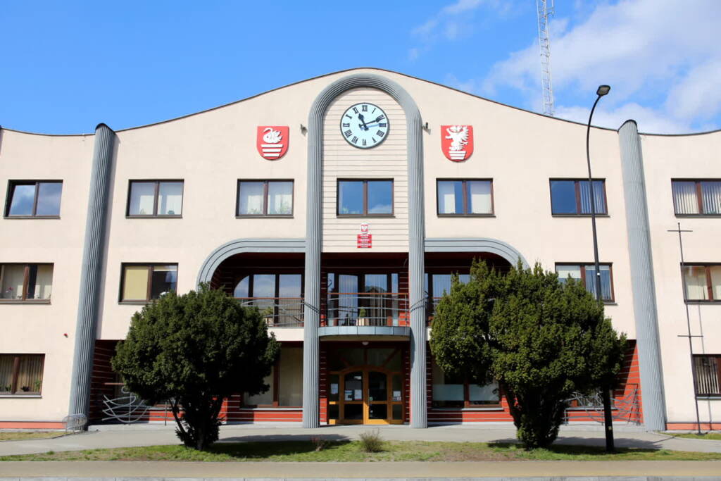 Interesant wyczuł alkohol. Urzędniczka miała ponad 1,5 promila 1 EAttachments98348805f11c9dc62382f004651f38772e10986 xl
