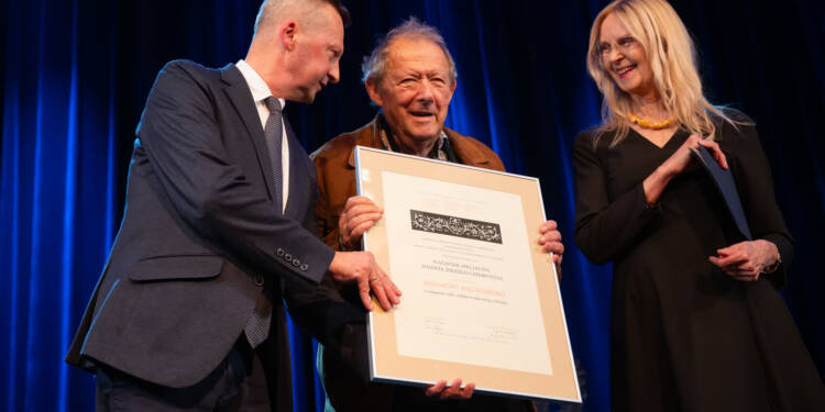 Adam Michnik z Nagrodą Specjalną im. Jerzego Giedroycia 1 EAttachments98377814260b5e1afd0d9d294d218619b053e7e xl