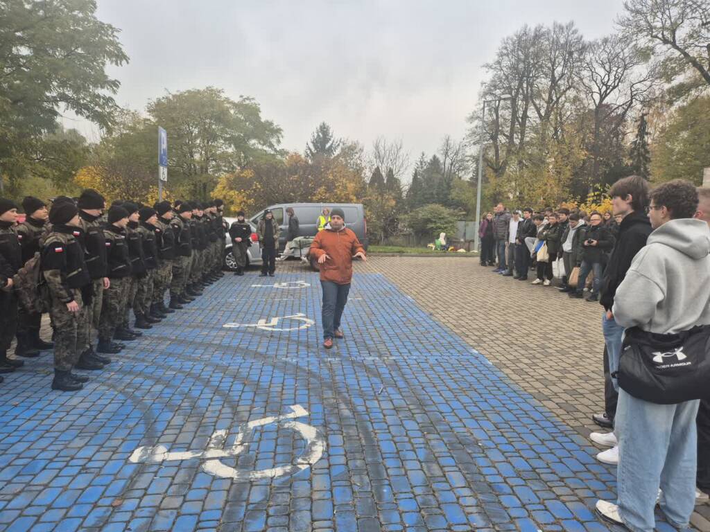 „Zapal Pamięć". Puławscy uczniowie porządkują nekropolię 2 EAttachments98386422f09e7dbdcb1a20e4e3350e092d81ca8 xl